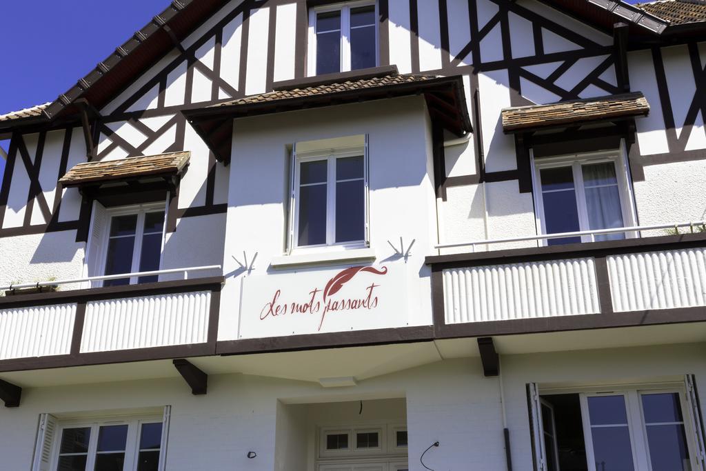 La Villa Les Mots Passants Cabourg Extérieur photo